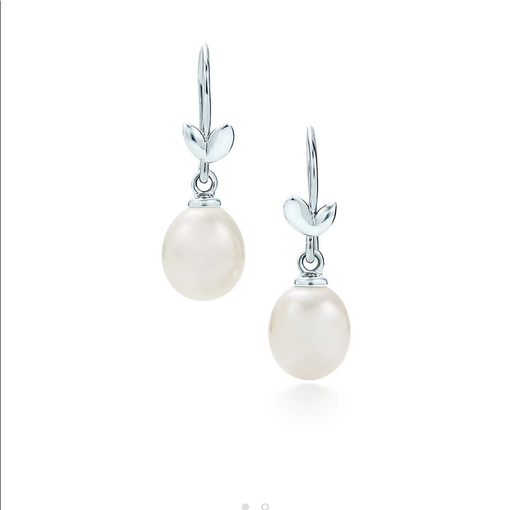 [SOLD] Tiffany & Co. Pearl Drop Earrings (NWOT)